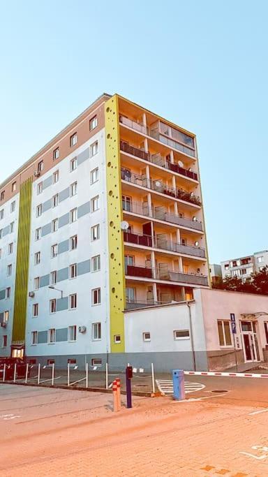 Moderny Apartman S Parkovanim Pressburg Exterior foto