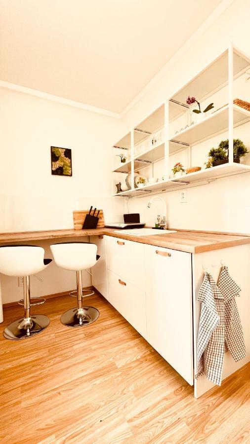 Moderny Apartman S Parkovanim Pressburg Exterior foto