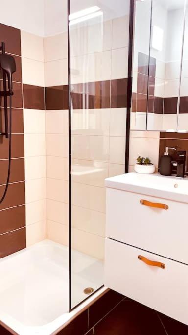 Moderny Apartman S Parkovanim Pressburg Exterior foto