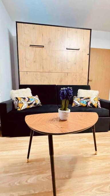 Moderny Apartman S Parkovanim Pressburg Exterior foto